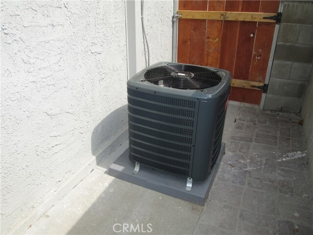 Building Photo - 852 N Davidson Ave