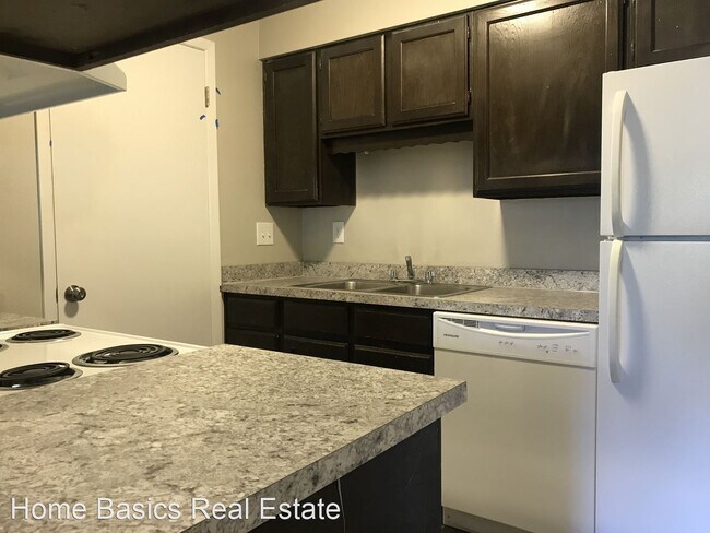 Building Photo - 601 Monterey Dr