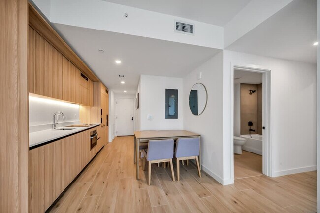 Building Photo - 225 N Miami Ave