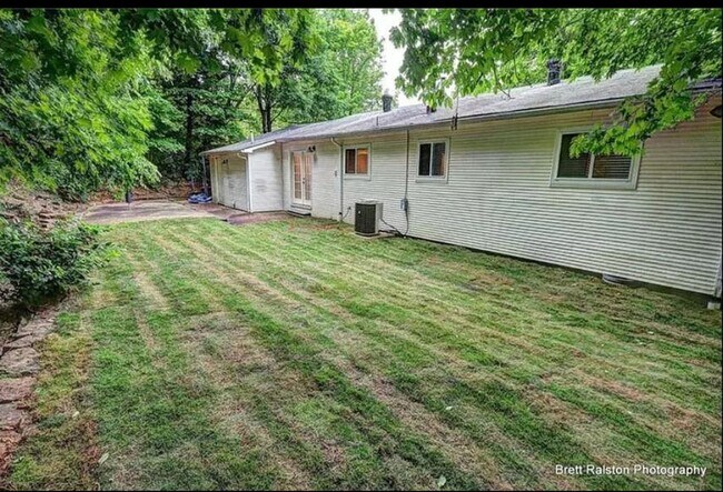 Building Photo - Available August 1st!  3-Bedroom, 1-Bathroom Home, Near Downtown Fayetteville