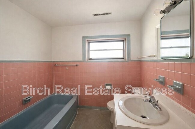 Building Photo - 216 S Lincoln Ave