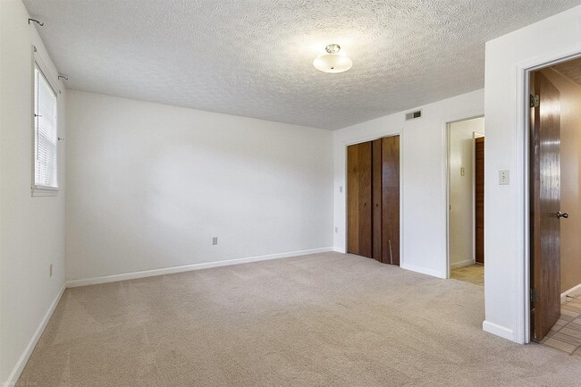 Building Photo - 305 Cherokee Dr