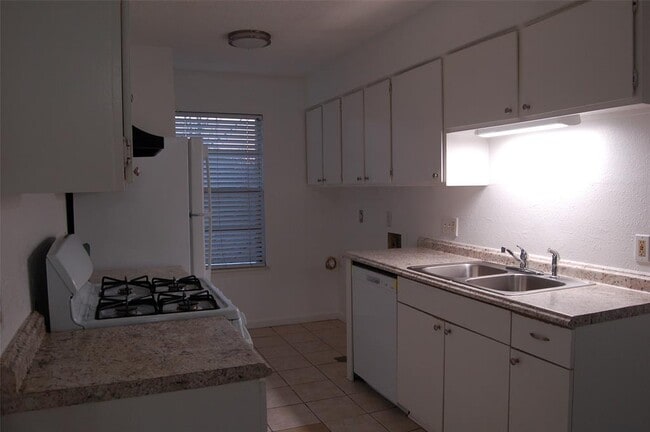 Building Photo - 1428 W Braker Ln