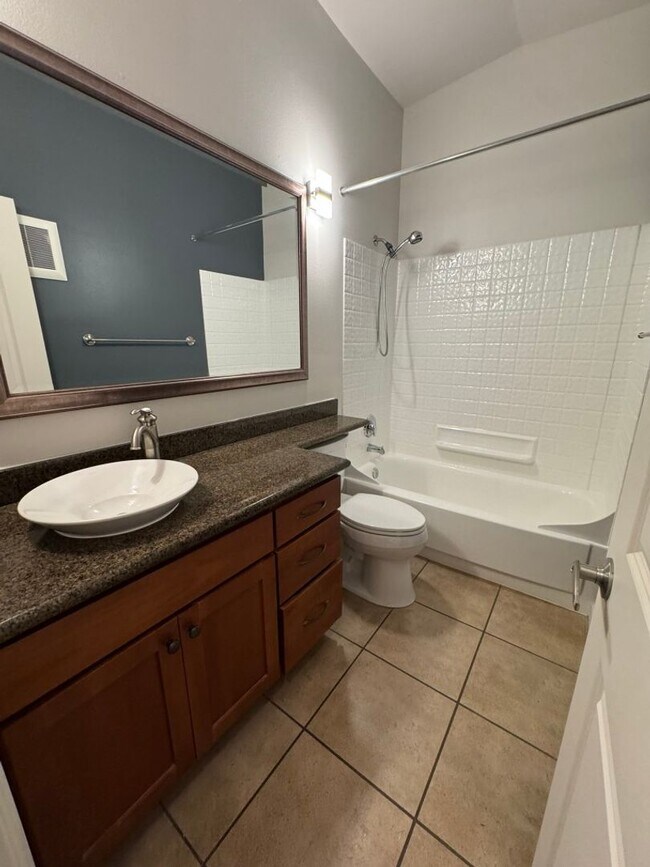 Building Photo - 1bd/1ba Bellevue Condo