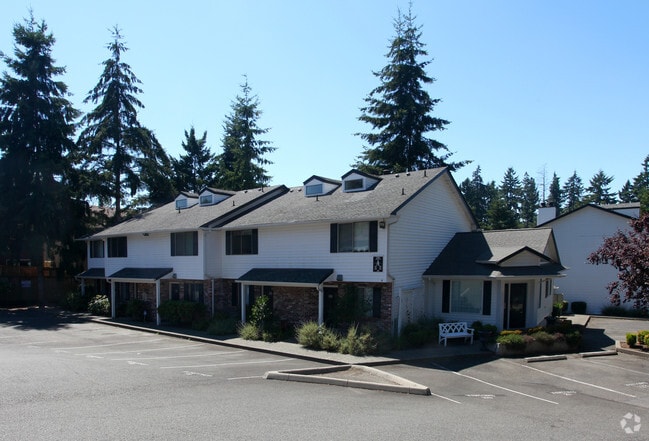 Primary Photo - Colonial Square Apartments