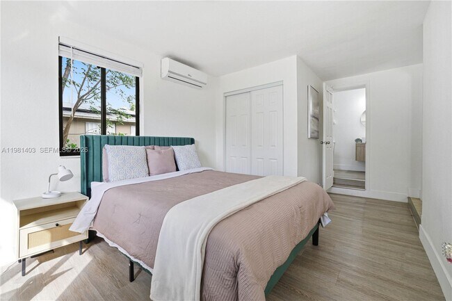 Building Photo - 10845 Peachtree Dr