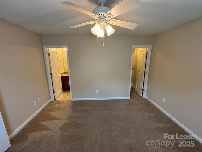 Building Photo - 4183 Broadstairs Dr SW