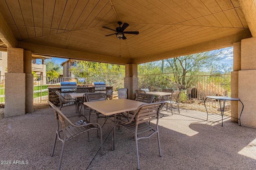 Building Photo - 8880 E Paraiso Dr