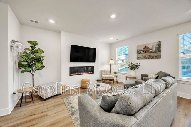 Building Photo - 860 Pleasant Fls Dr