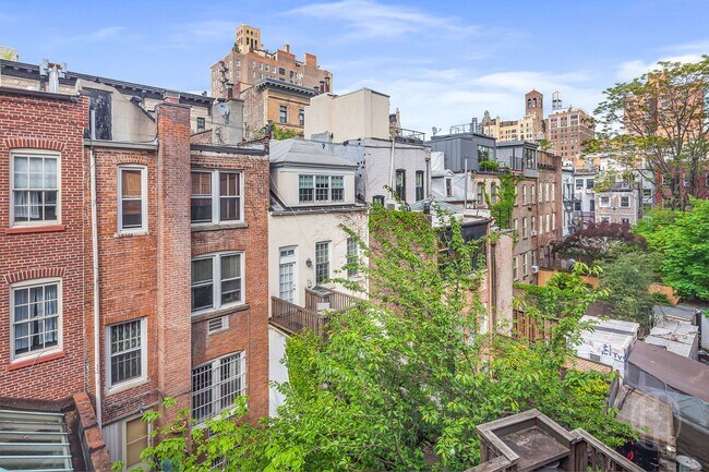 Building Photo - 177 W 4th St