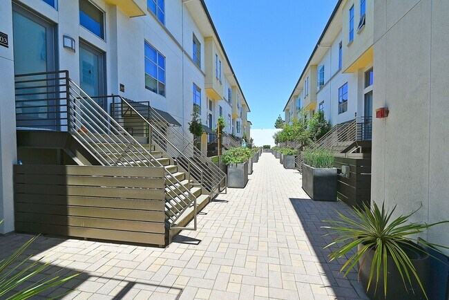 Building Photo - 1 E Julian St