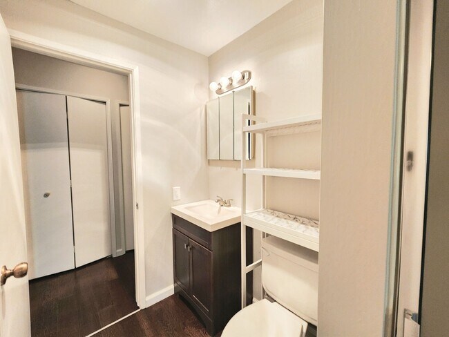 Building Photo - 2 bedroom 2 bath condo home in North San Mateo