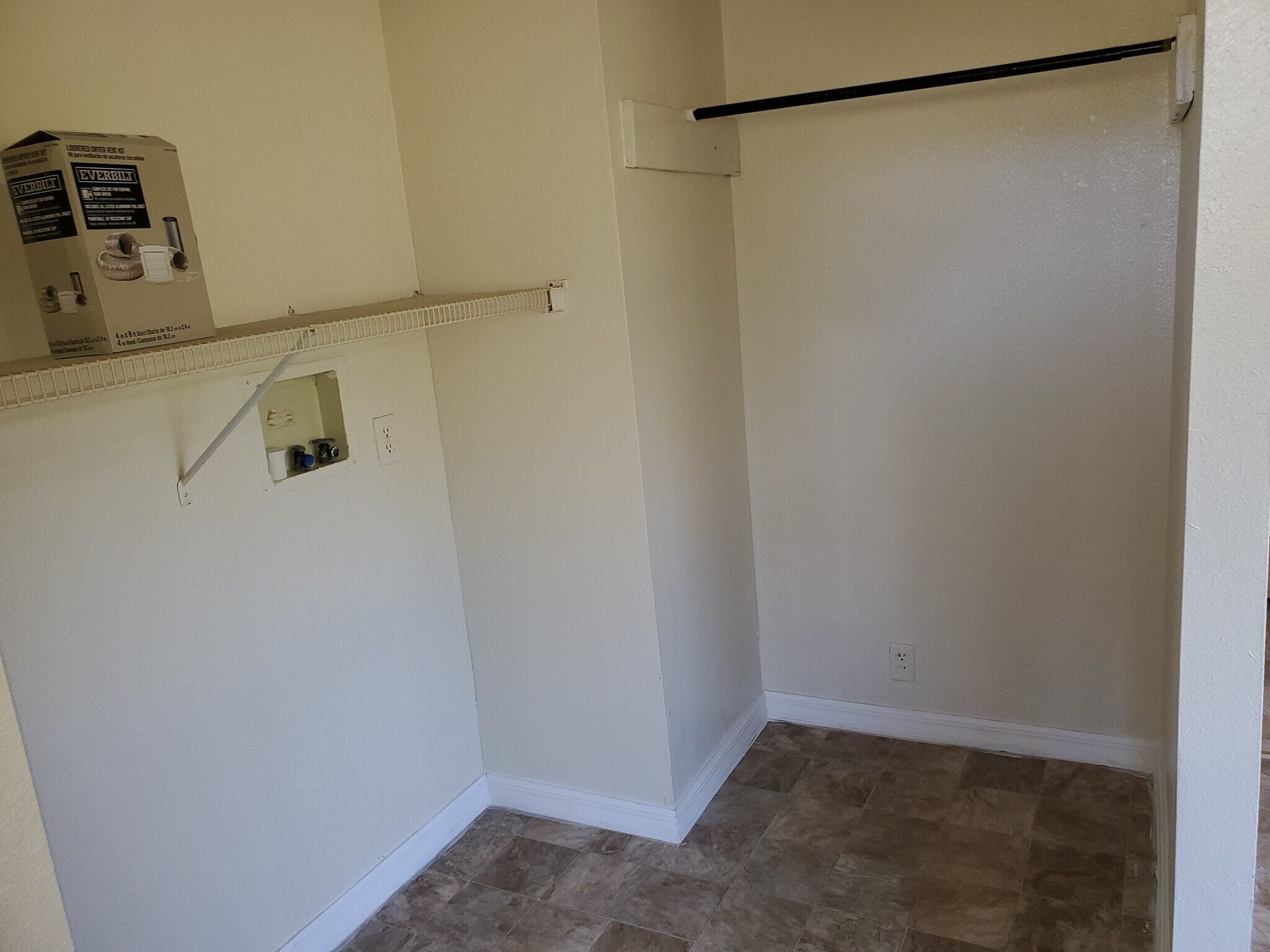 Building Photo - 2608 20 Mile Level Rd