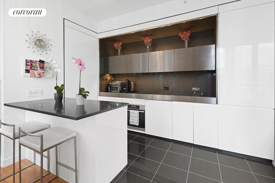 Building Photo - 15 S William St