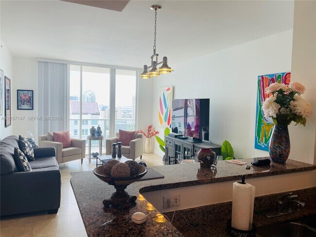 Building Photo - 1155 Brickell Bay Dr