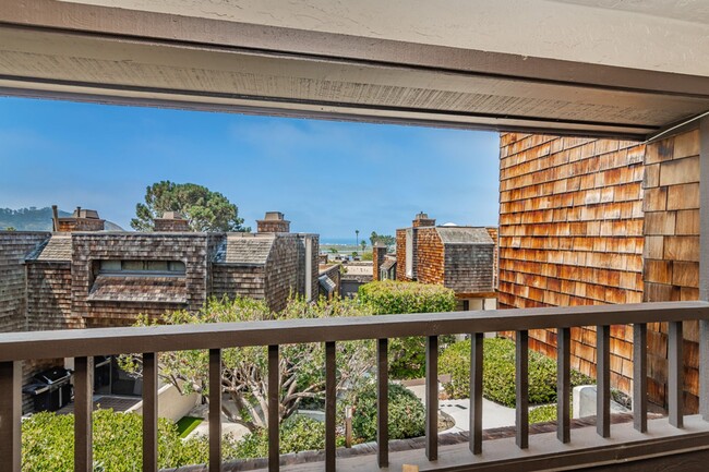 Building Photo - Del Mar Furnished Townhome with Ocean View...