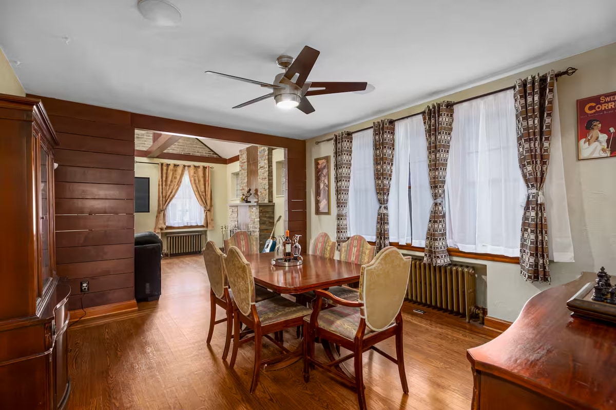 Building Photo - 5638 Botanical Ave