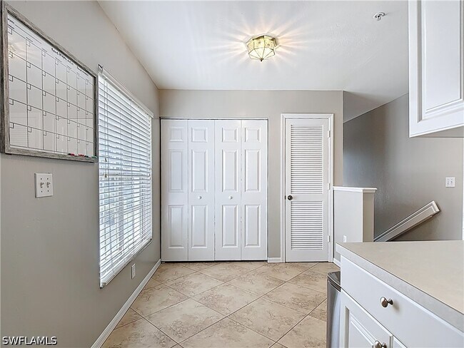 Building Photo - 4970 Deerfield Way