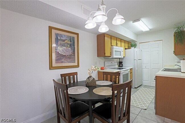 Building Photo - 12640 Equestrian Cir