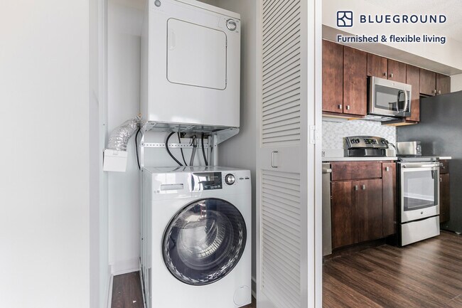 Building Photo - 121 W Chestnut St