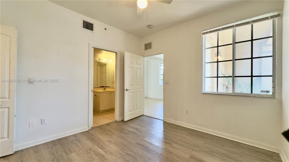 Building Photo - 2000 Freeport Ln