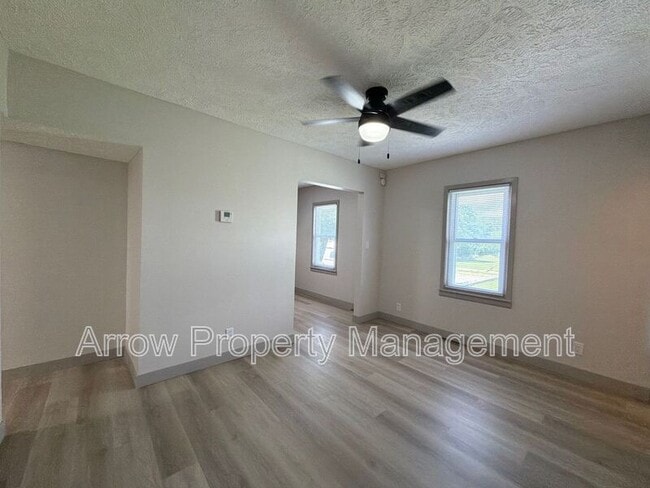 Building Photo - 622 New Hampshire St