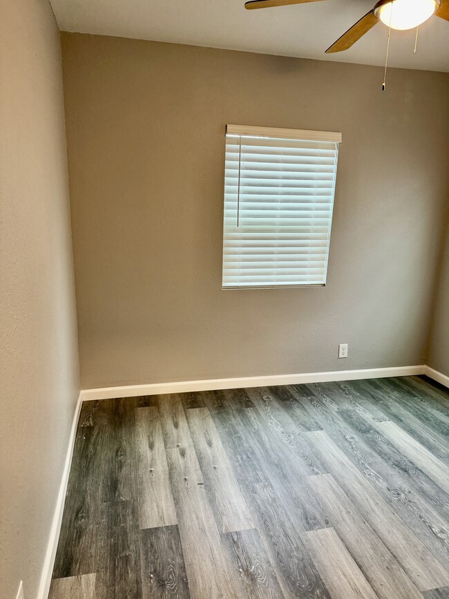 Building Photo - 972 S Hope Ave