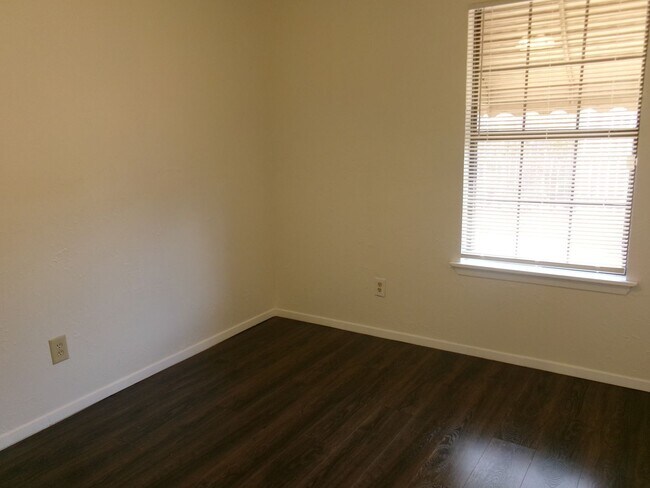 Building Photo - 1116 NW 52nd Cir