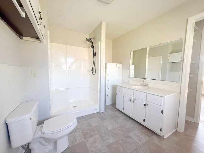 Building Photo - Spacious 3-Bedroom Home with Screened-In Porch and Ample Parking in Cookeville