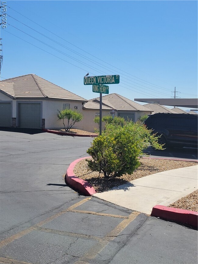 Building Photo - 10237 King Henry Ave