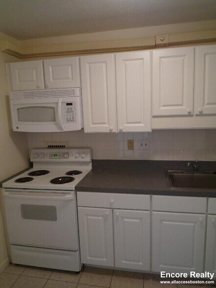 Building Photo - 16 Monmouth Ct