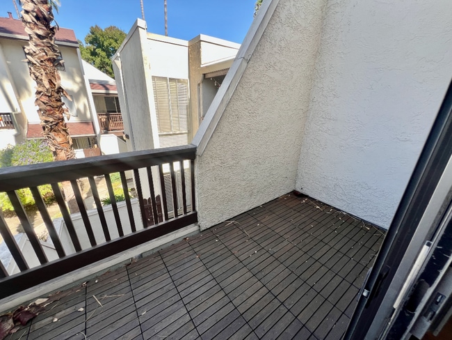 Building Photo - MOVE IN SPECIAL _ 1/2 off one month's rent! Updated 2-bedroom condo in a gated community in Concord!