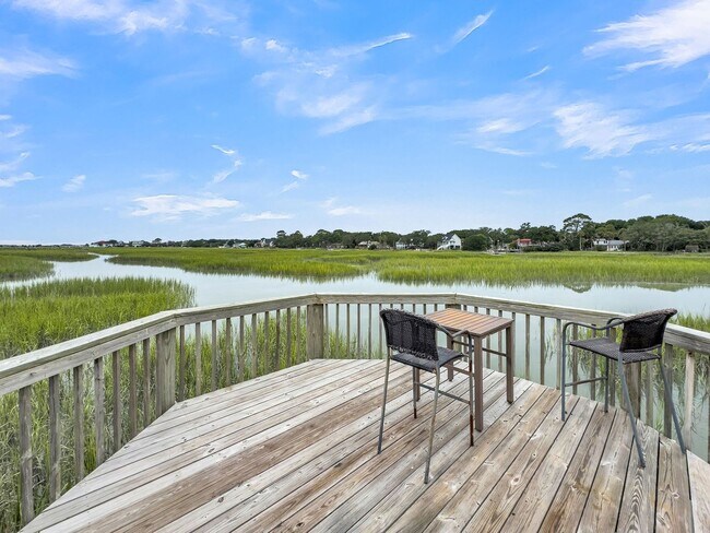 Building Photo - Coastal Living in the Heart of Folly Beach