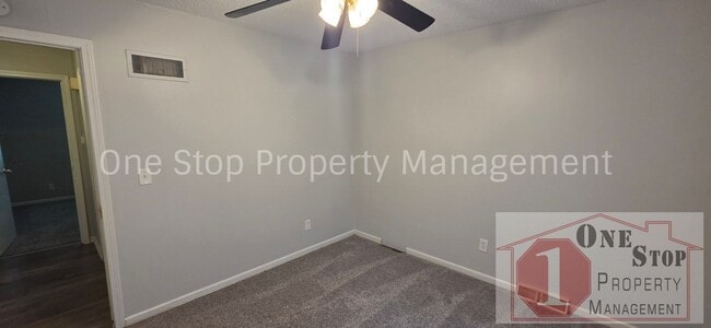 Building Photo - 3 bedroom, 2 bathroom Duplex in Independence