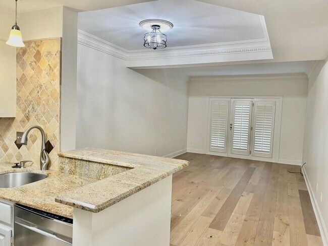 Building Photo - 5400 Park Ave