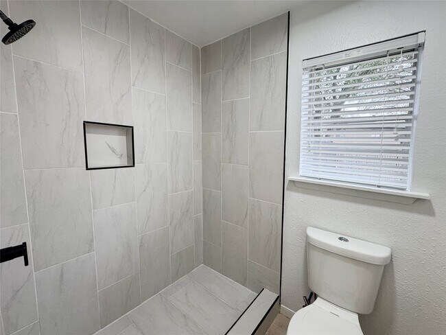 Building Photo - 918 Bolton Ct