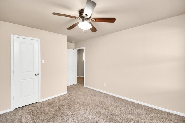 Building Photo - 719 Longstreet Dr