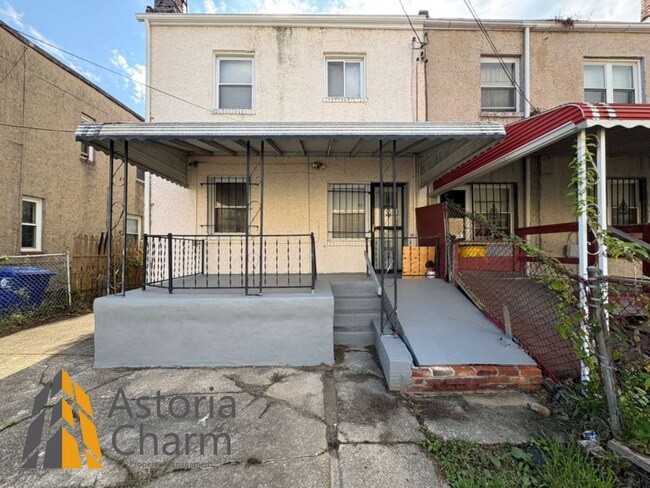 Building Photo - Conveniently Located 4 Bedroom with Privat...