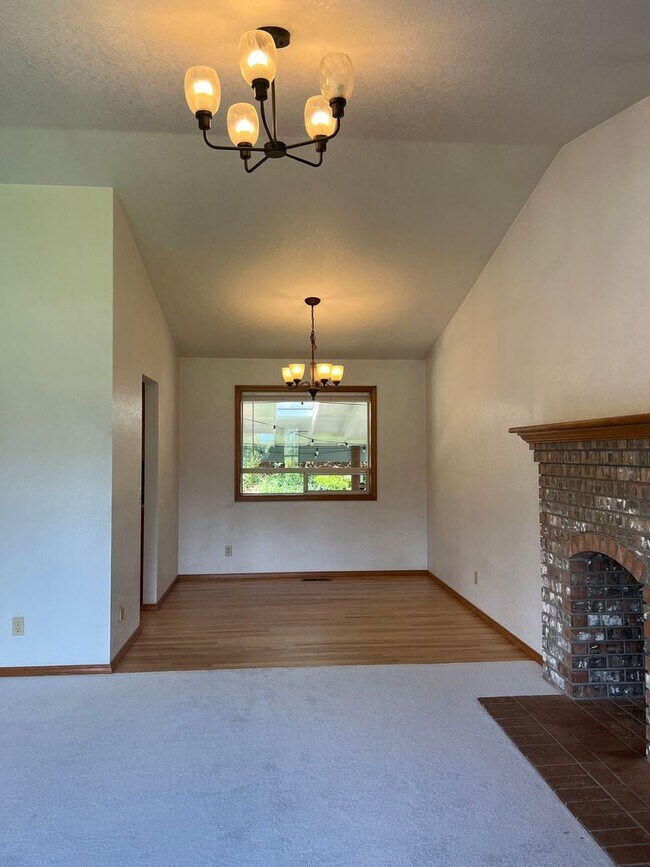 Building Photo - 3 bedroom 2.5 bathroom Home in Lake Steven...