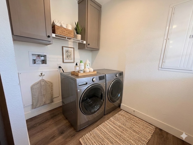 Building Photo - 3601 E Wyoming Ave