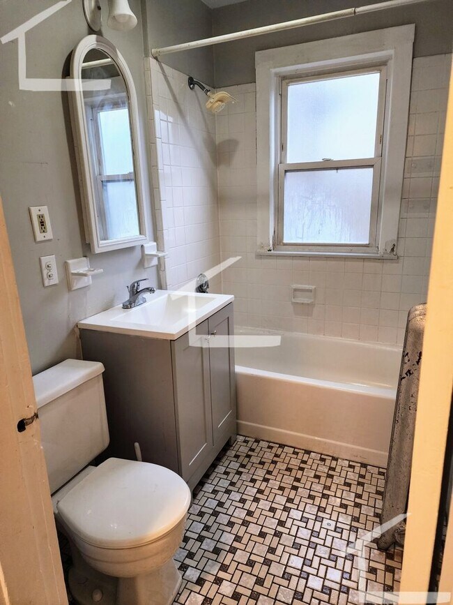 Building Photo - Large and Sunny 2-Bed, 1-Bath in JP Avail for June