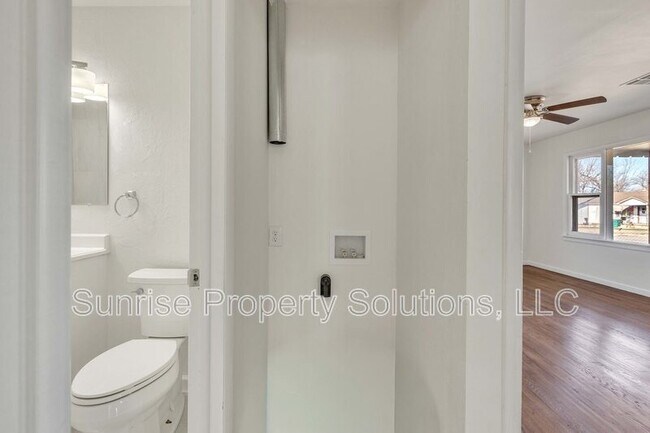 Building Photo - 300 SE 48th St