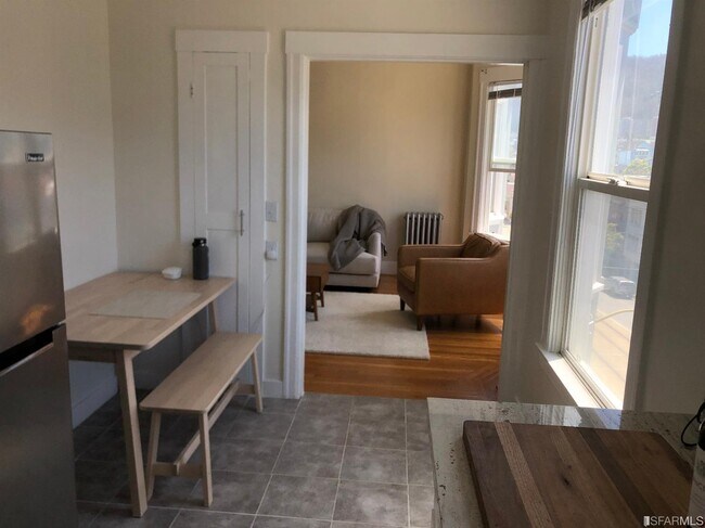 Building Photo - 1000 Judah St