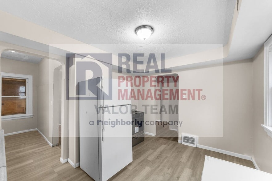 Building Photo - House Comfortable