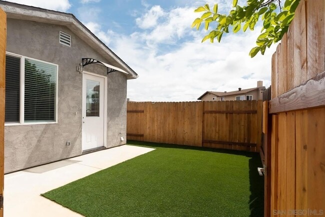 Building Photo - 2077 Grove Ave