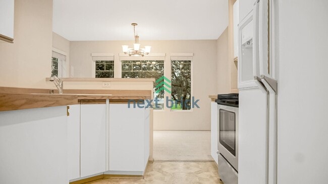 Building Photo - 3 Bed 2.5 Bath Townhouse Available for Rent!