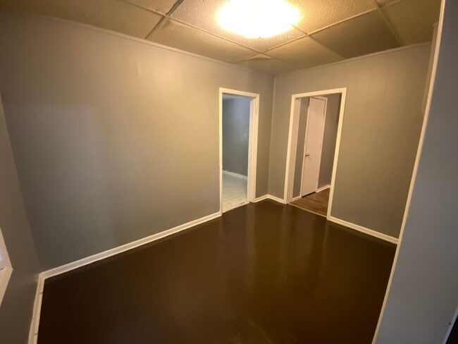 Building Photo - Updated 3 bed/1 bath, 1200 sqft home!