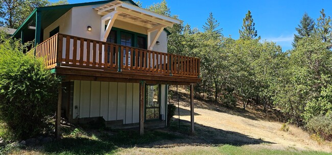 Building Photo - Southern Oregon Gem