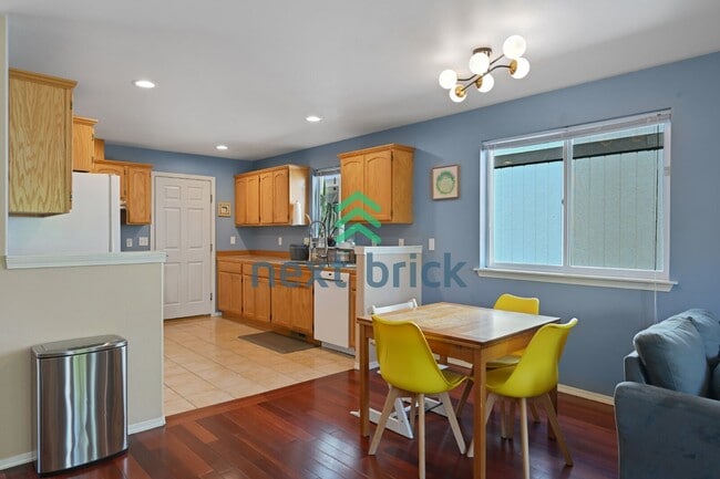 Building Photo - Discover Spacious Comfort: 4-Bedroom Gem with 2.5 Baths