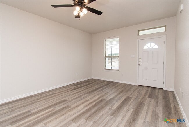 Building Photo - 121 Leon Ln